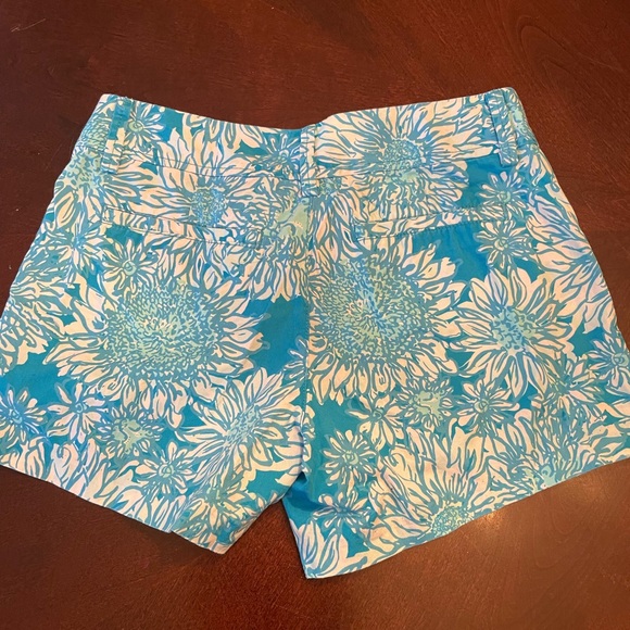 Lilly Pulitzer women’s Callahan shorts size 2 blue sunflower print 5 in inseam - Picture 2 of 6